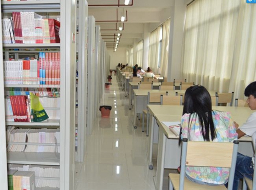 貴州工商職業(yè)學(xué)院圖書館