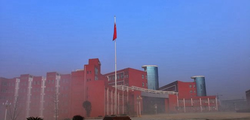 銅仁幼兒師范高等?？茖W(xué)校升旗臺(tái)