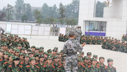 畢節(jié)醫(yī)學(xué)高等?？茖W(xué)校大專新生軍訓(xùn)