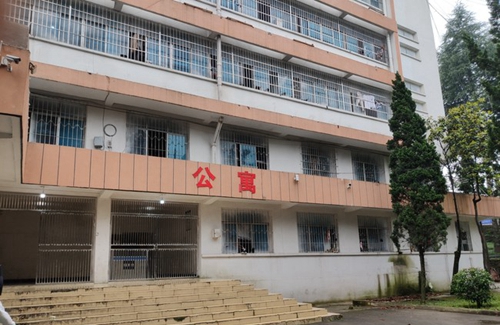 貴陽(yáng)電子職業(yè)學(xué)校林東校區(qū)寢室公寓