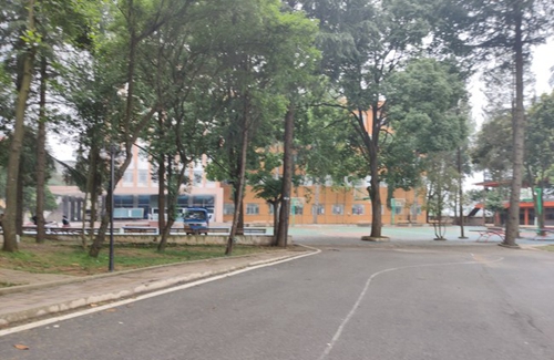 貴陽(yáng)電子職業(yè)學(xué)校林東校區(qū)校園道路