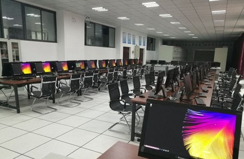 貴州水利水電職業(yè)技術學院實訓室一角