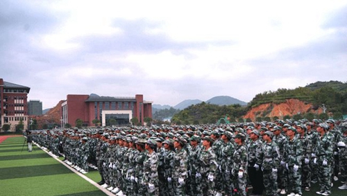 貴州電子商務職業(yè)技術學院新生軍訓