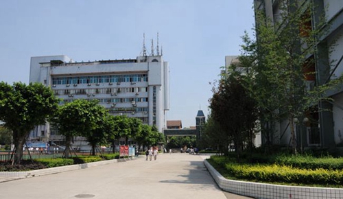 成都市鐵路中學(xué)校園環(huán)境