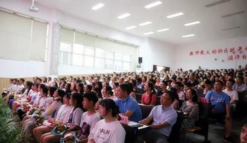成都金牛中學(xué)畢業(yè)典禮