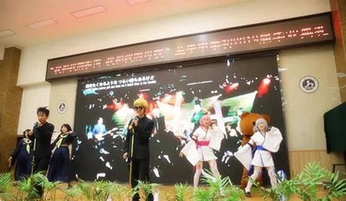 成都金牛中學(xué)節(jié)目表演