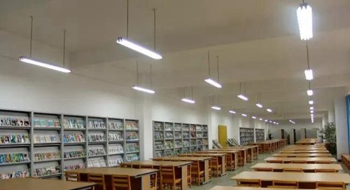 成都市第十八中學校圖書室