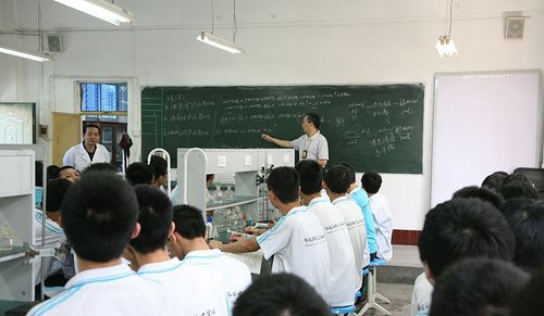 攀枝花市第三高級(jí)中學(xué)校實(shí)驗(yàn)室
