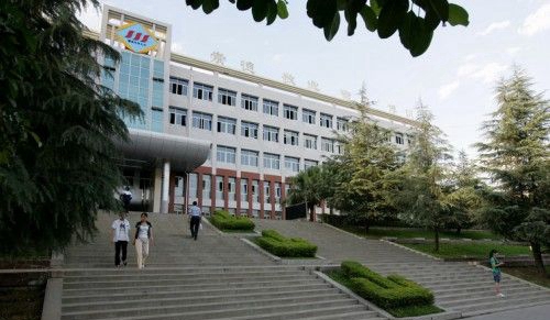 攀枝花市第三高級(jí)中學(xué)校校園環(huán)境2