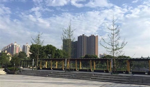成都市三原外國(guó)語(yǔ)學(xué)校匯文廣場(chǎng)