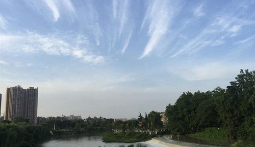 成都市三原外國(guó)語(yǔ)學(xué)校毗河河畔