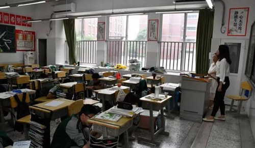 成都外國語學(xué)校高新校區(qū)應(yīng)急避險(xiǎn)演練