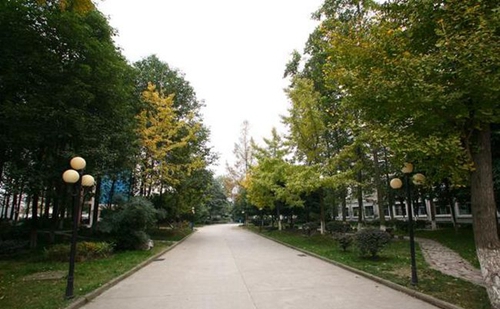 綿陽普明中學(xué)校園環(huán)境1