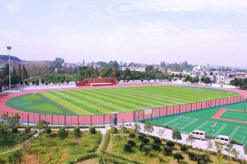 成都市籍田中學(xué)操場全景