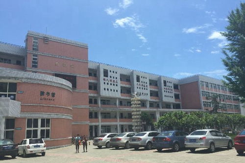 成都市籍田中學(xué)圖書館