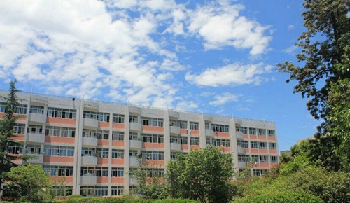 成都市籍田中學(xué)校園一角