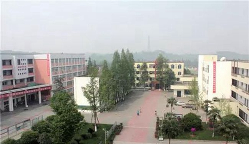 成都市籍田中學(xué)校園遠眺