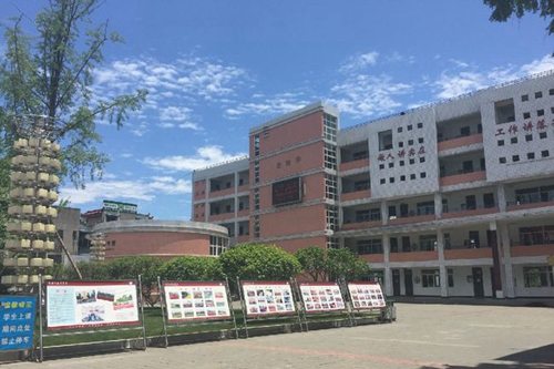 成都市籍田中學(xué)校園展板