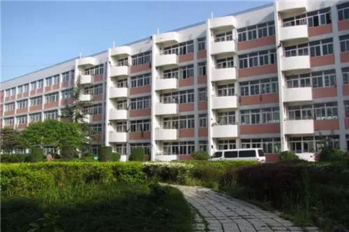 成都市籍田中學(xué)優(yōu)美環(huán)境