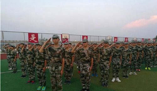 綿陽市豐谷中學(xué)新生軍訓(xùn)