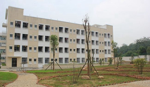 綿陽高新區(qū)實驗中學(xué)校園一景