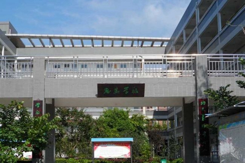 四川省德陽(yáng)市第三中學(xué)校園一角3