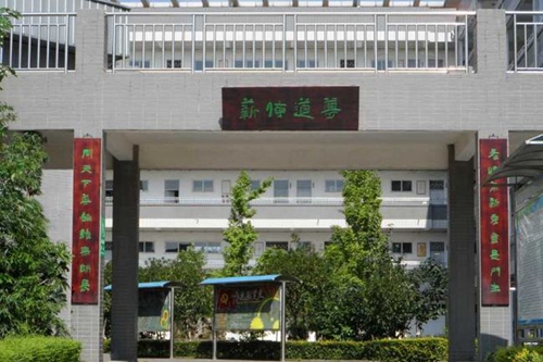 四川省德陽(yáng)市第三中學(xué)校園一角4