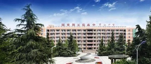 校園大門(mén)