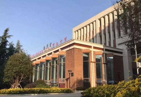 四川省羅江中學校園風光