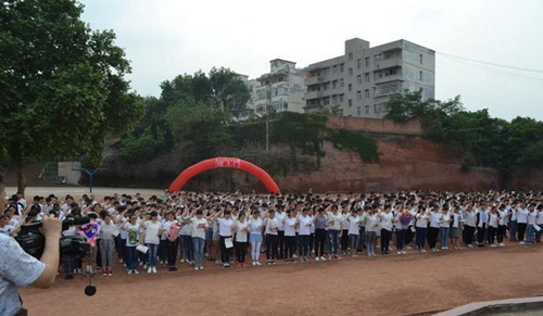 簡陽市賈家中學(xué)成人禮活動