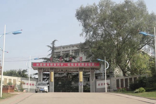 簡陽市賈家中學(xué)校門