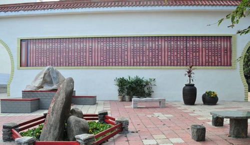 簡陽市賈家中學(xué)校園石凳