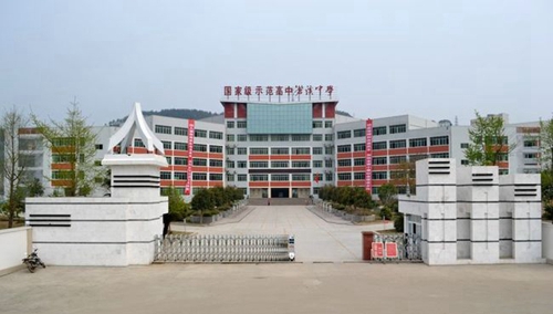 四川省蒼溪中學(xué)校學(xué)校大門