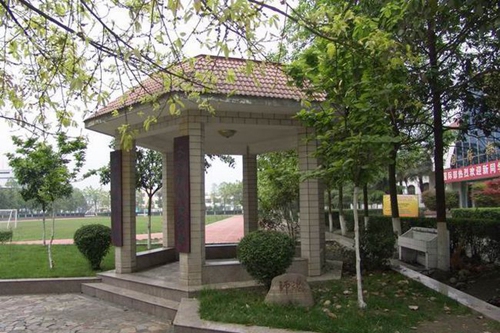成都市鹽道街外語學(xué)校讀書亭