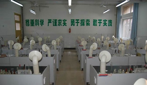 北京師范大學(xué)成都實驗中學(xué)化學(xué)實驗室