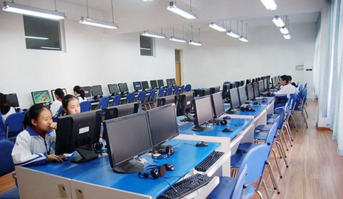 北京師范大學(xué)成都實驗中學(xué)計算機教室