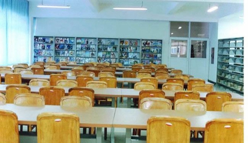 北京師范大學(xué)成都實驗中學(xué)閱覽室