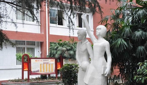 北京師范大學(xué)成都實驗中學(xué)中庭一角
