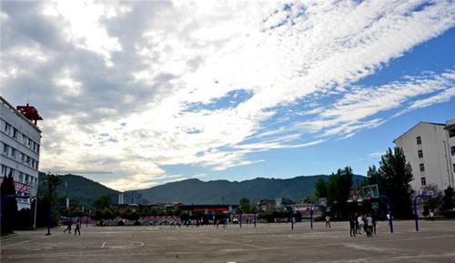 四川省劍門關(guān)高級中學(xué)籃球場