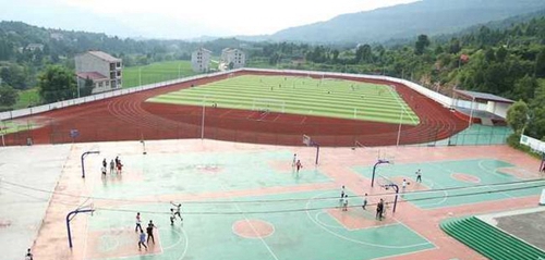 四川省劍閣縣白龍中學操場