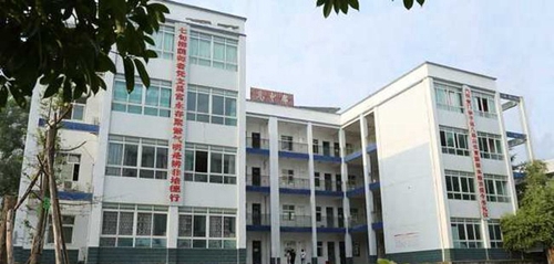 四川省劍閣縣白龍中學教學樓2