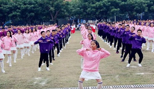 樹德中學(xué)博瑞實(shí)驗(yàn)學(xué)校團(tuán)體操表演