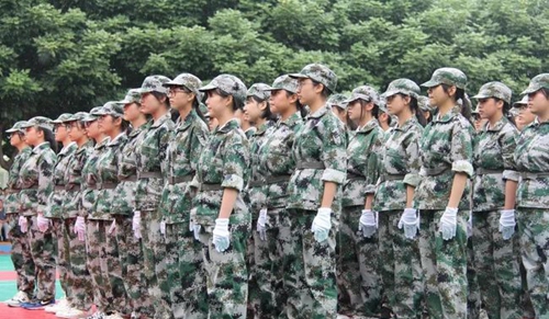 樹德中學(xué)博瑞實(shí)驗(yàn)學(xué)校新生軍訓(xùn)