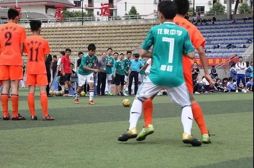 四川省成都市龍泉中學(xué)校比賽場上
