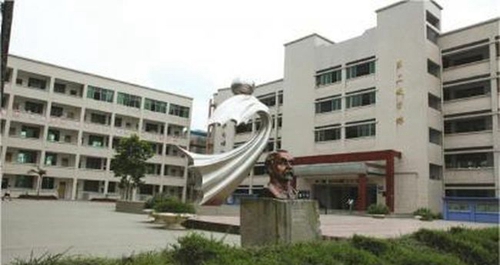 隆昌市第七中學校園內(nèi)部環(huán)境