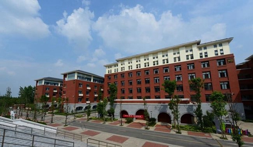 四川省成都市新都一中教學(xué)樓、圖書(shū)館外景