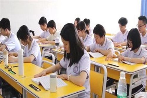 成都明陽(yáng)單招集訓(xùn)學(xué)校教室上課環(huán)境