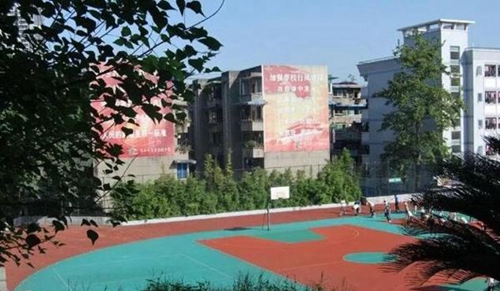 樂(lè)山草堂高中操場(chǎng)