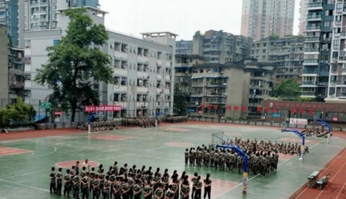 樂(lè)山草堂高中新生軍訓(xùn)