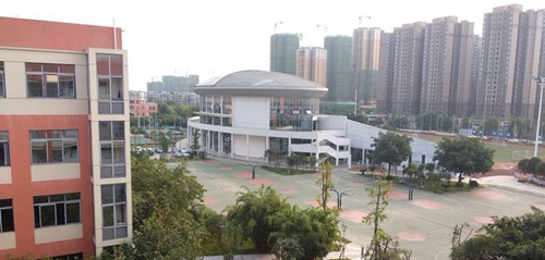 四川省成都市川化中學(xué)籃球場(chǎng)